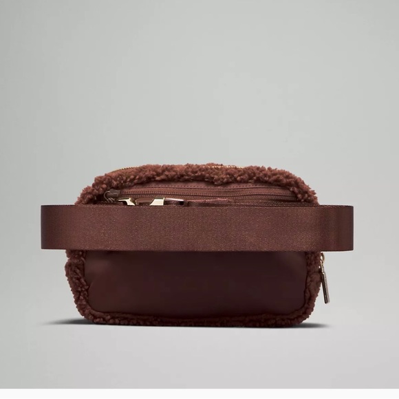 Lululemon Everywhere Belt Bag 1L in Chocolate Fleece NWT - Picture 3 of 7